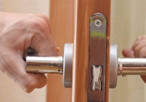 Do Locksmiths Replace Door Handles?